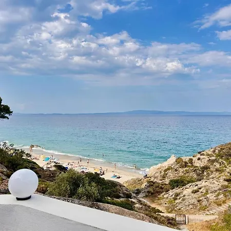 Fava's On The Rocks Βουρβουρού