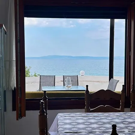 Fava's On The Rocks Διαμέρισμα Βουρβουρού
