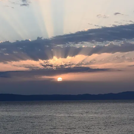 Fava's On The Rocks Βουρβουρού